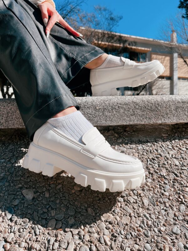 Loafers με Τρακτερωτή Σόλα WHITE